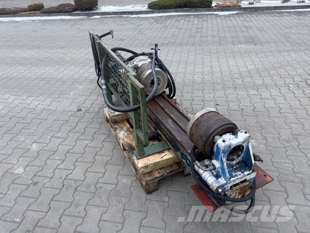 Bauer maszt wiertniczy z głowicą Мобільні бурові установки
