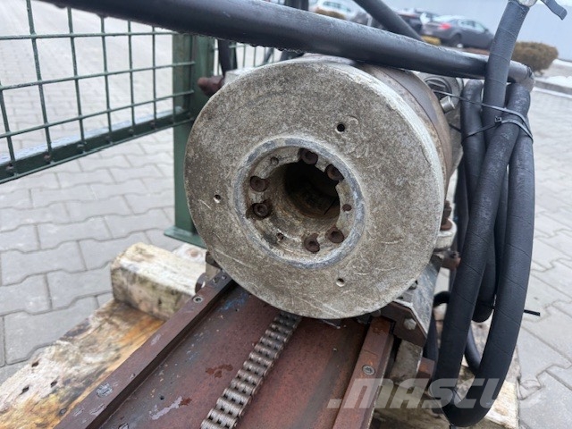 Bauer maszt wiertniczy z głowicą Мобільні бурові установки