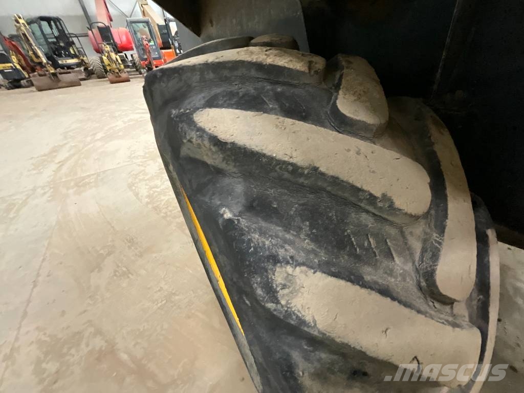 JCB 6 TST عربات نقل قلابة للمواقع