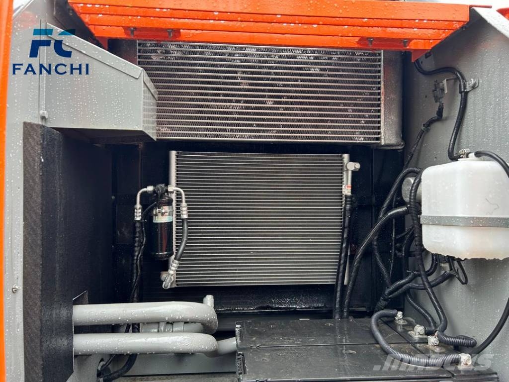 Hitachi ZX 200 LC Гусеничні екскаватори