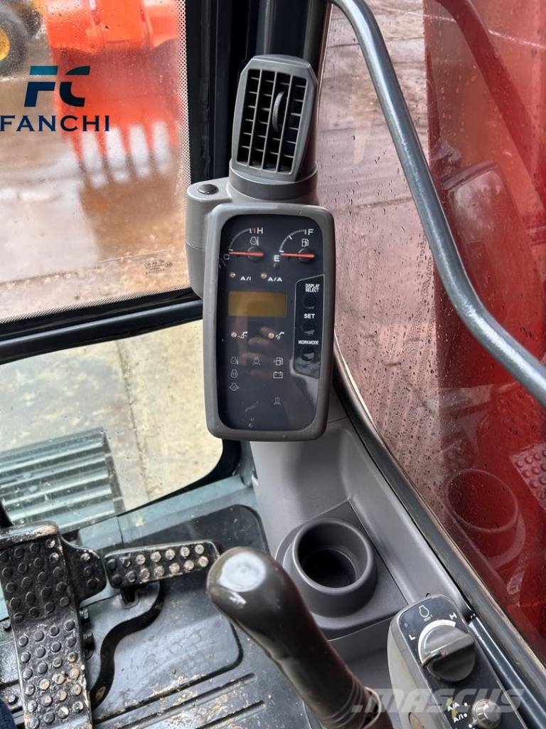 Hitachi ZX 200 LC Гусеничні екскаватори