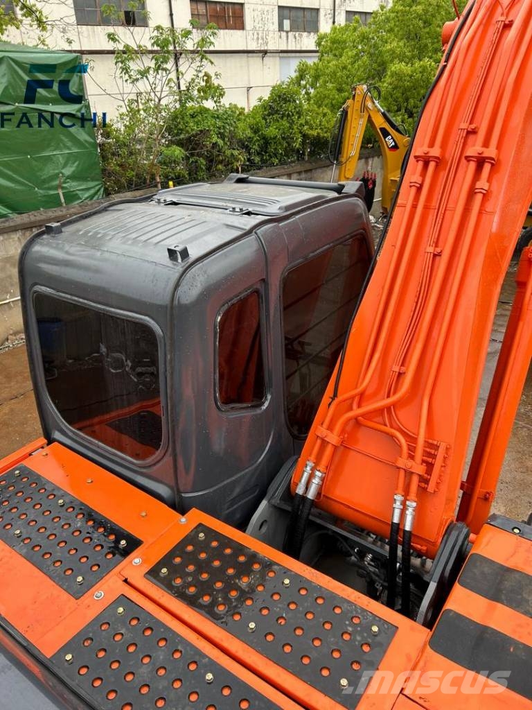 Hitachi ZX 200 LC Гусеничні екскаватори