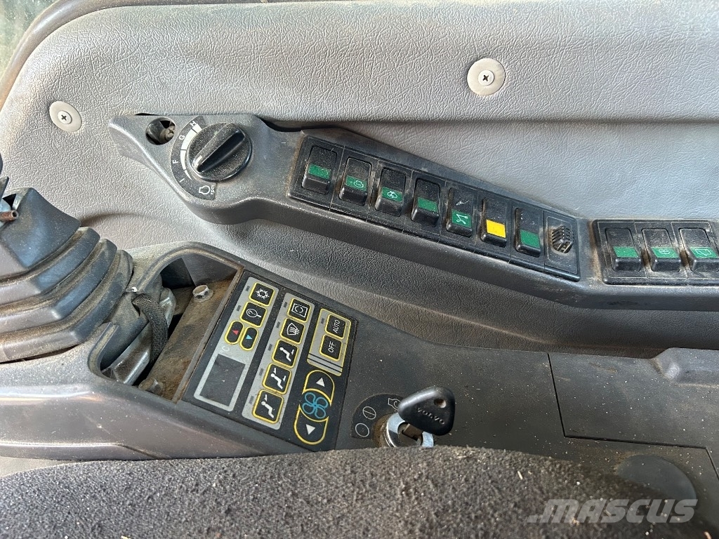 Volvo EC 210 B LC Bandgrävare