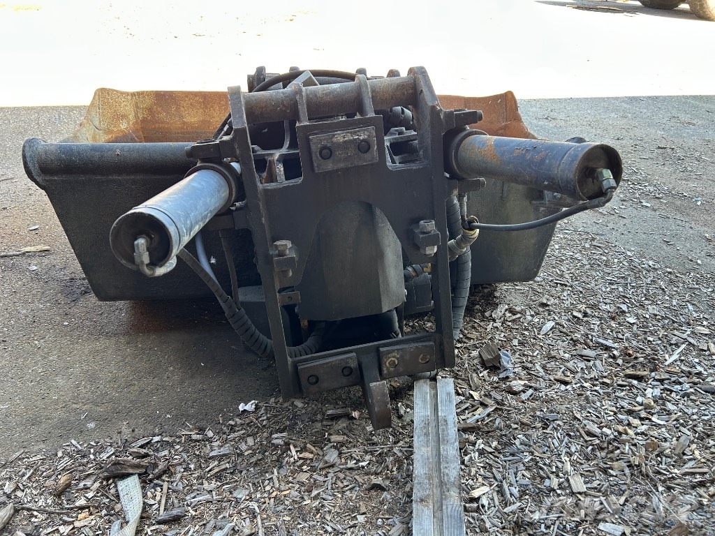 Volvo EC 210 B LC Bandgrävare