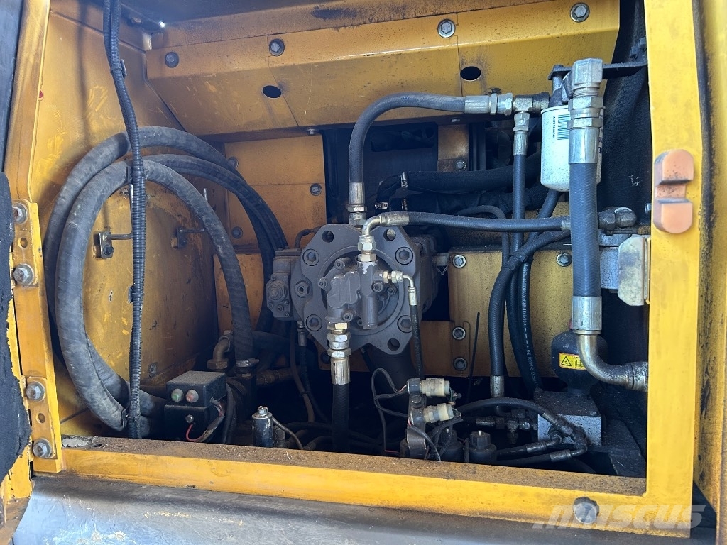 Volvo EC 210 B LC Bandgrävare