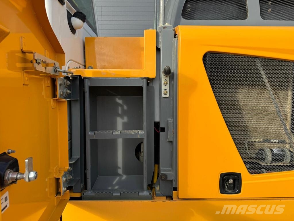 Liebherr R920LC Crawler excavators