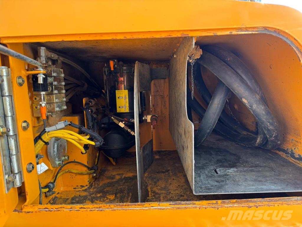 Liebherr R920LC Crawler excavators