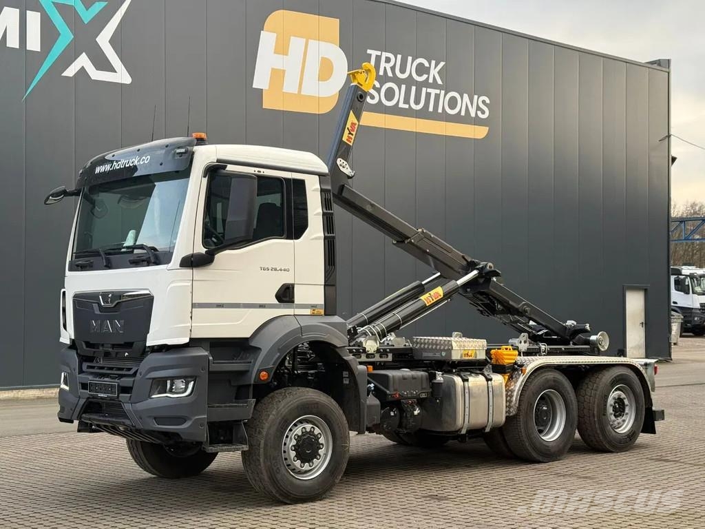 MAN TGS 28.440 MAN TGS 28.440 6x4-4 Lenke Achse Hyva 2 Hook lift trucks