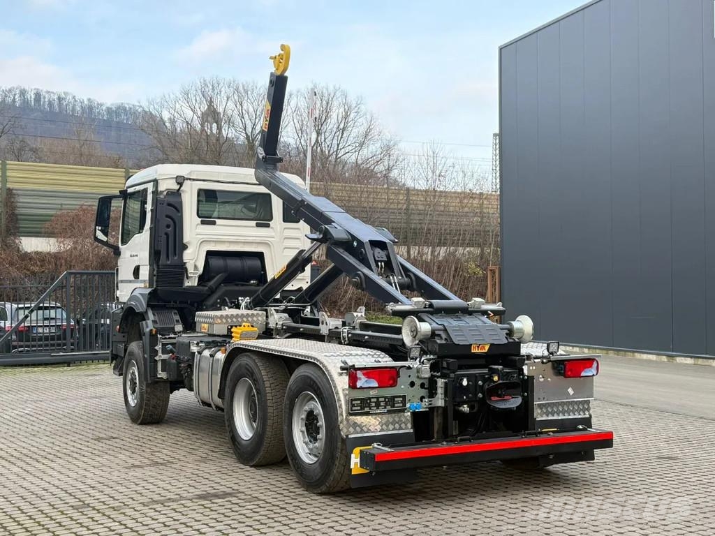 MAN TGS 28.440 MAN TGS 28.440 6x4-4 Lenke Achse Hyva 2 Hook lift trucks
