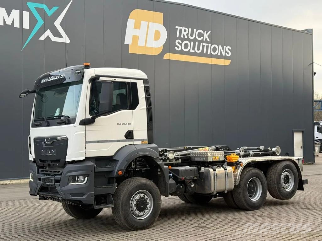 MAN TGS 28.440 MAN TGS 28.440 6x4-4 Lenke Achse Hyva 2 Hook lift trucks