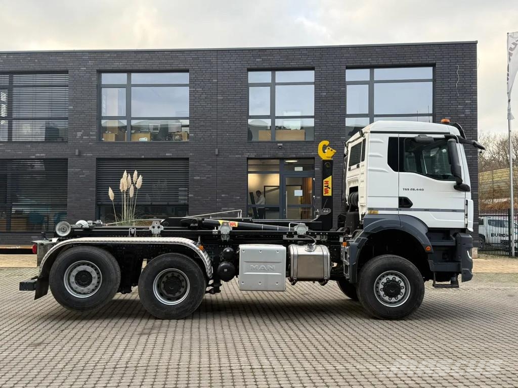 MAN TGS 28.440 MAN TGS 28.440 6x4-4 Lenke Achse Hyva 2 Hook lift trucks