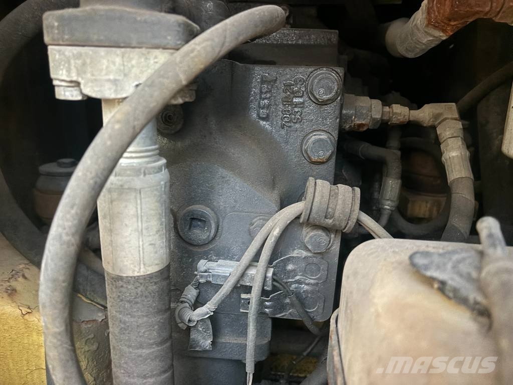 Komatsu PC 138 US حفارات وسط 7 طن - 12 طن