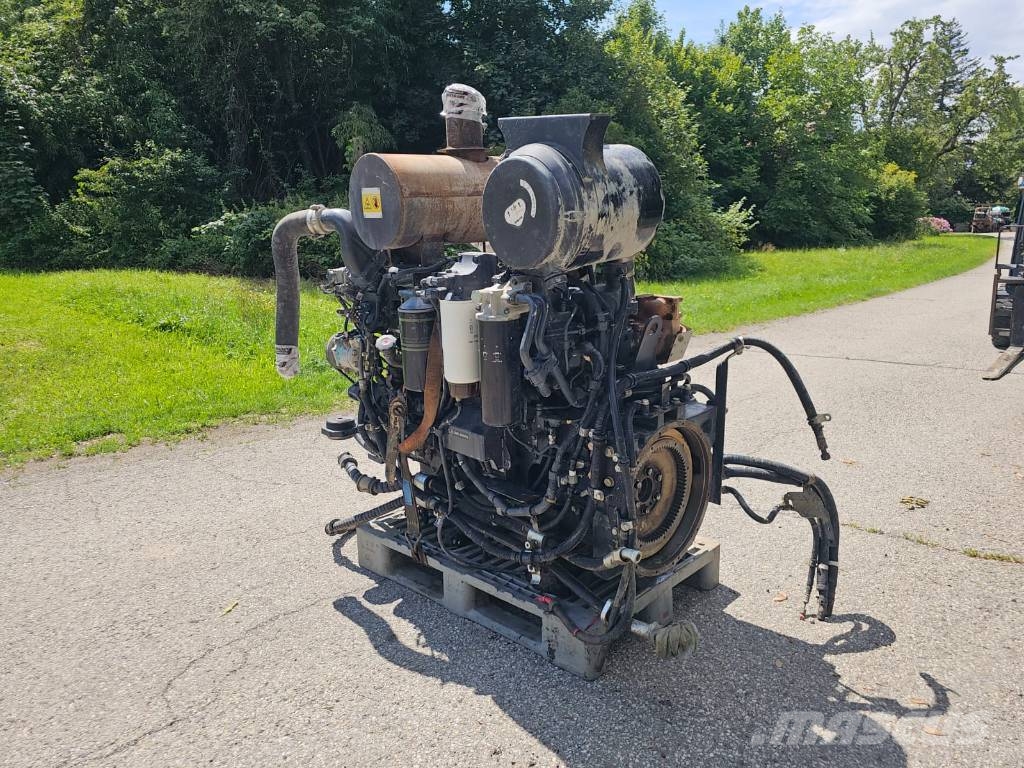 Komatsu WA 480 Motorji
