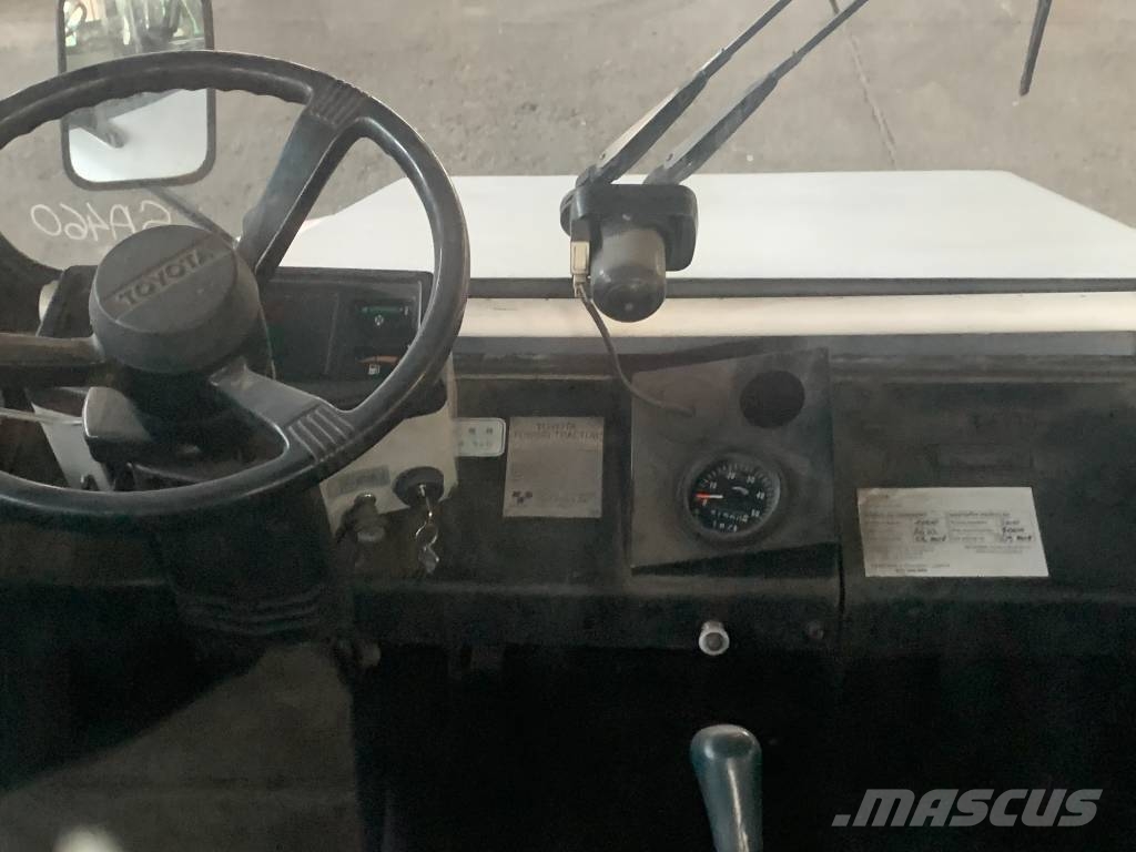 Toyota 2TG20 /02/ V-3493 EO Flughafenausrüstung