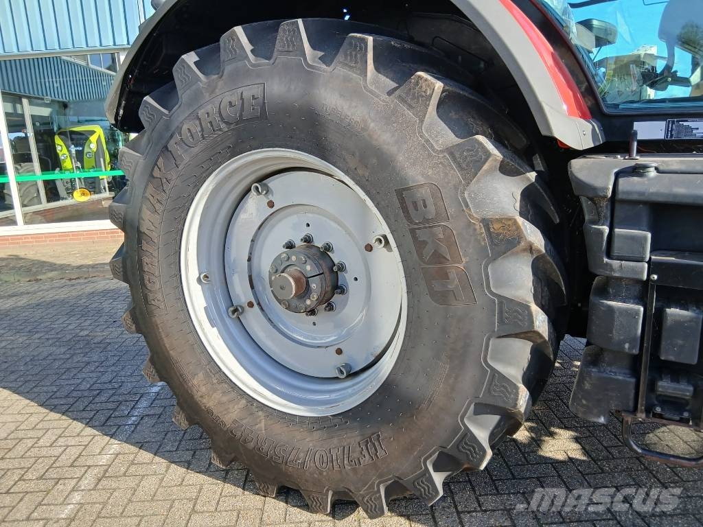 Massey Ferguson 8670 Dyna-VT 拖拉机/农用车