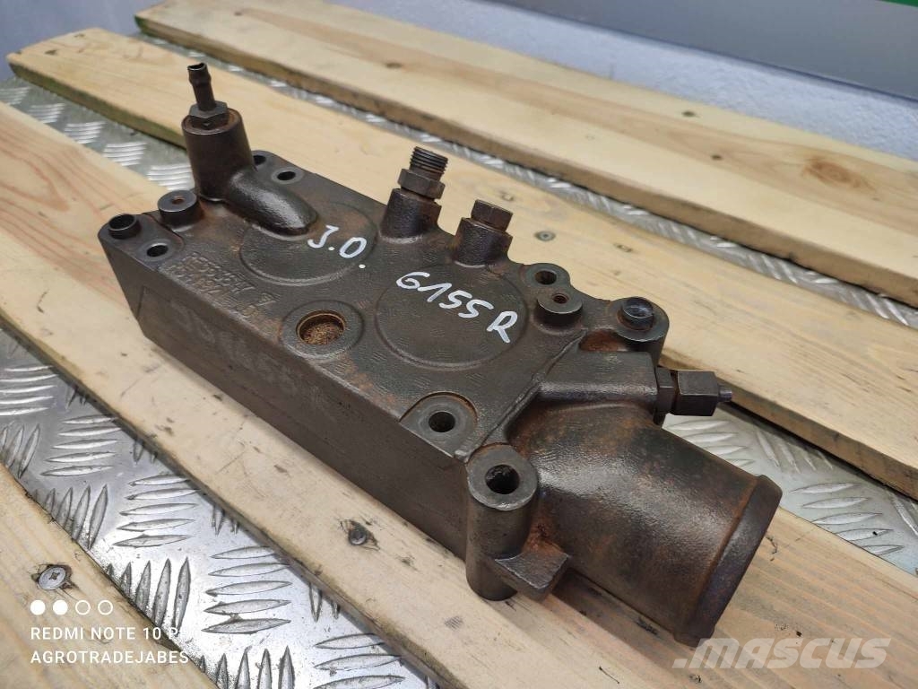 John Deere 6155R (RE563647) thermostat cover Motorok