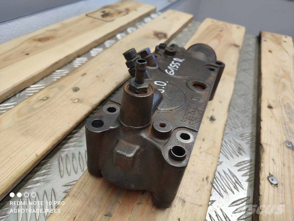 John Deere 6155R (RE563647) thermostat cover Motorok