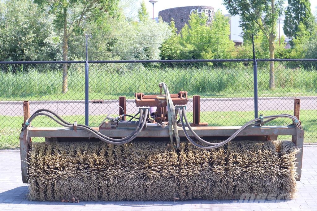 Merlo HYDRAULC SWEEPER | BRUSH | VEEGBORSTEL | BURSTEL Kehrmaschine