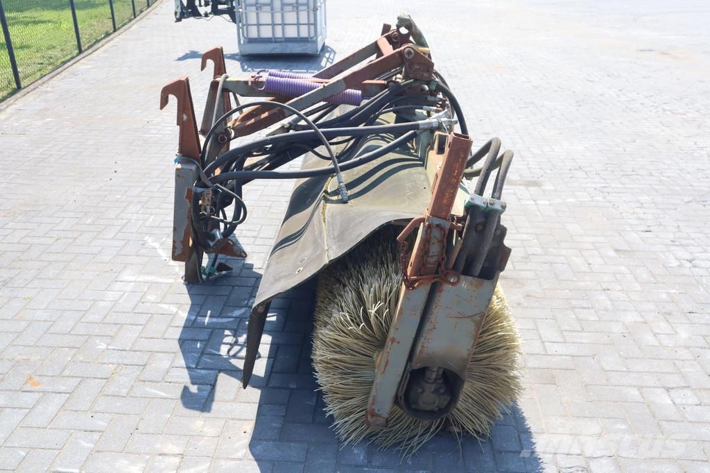 Merlo HYDRAULC SWEEPER | BRUSH | VEEGBORSTEL | BURSTEL Kehrmaschine