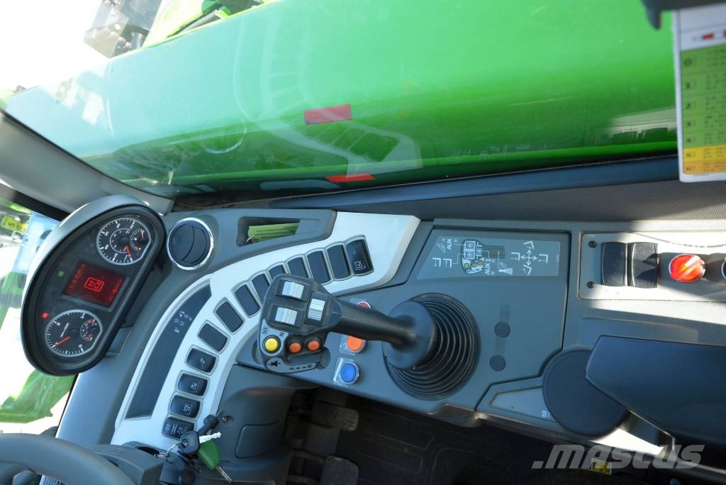 Merlo P 27.6 Plus テレスコーピックハンドラー