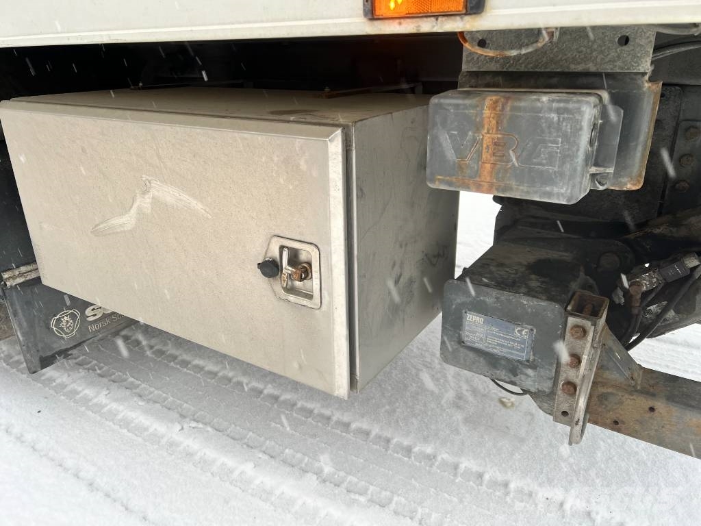 Scania P420LB6X2*4HNB full air 冷藏车