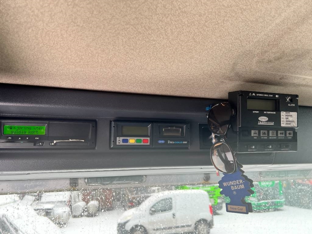 Scania P420LB6X2*4HNB full air 冷藏车