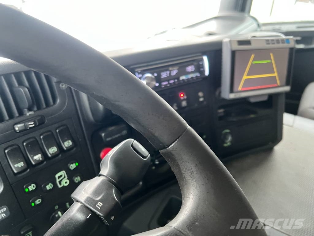Scania P420LB6X2*4HNB full air 冷藏车