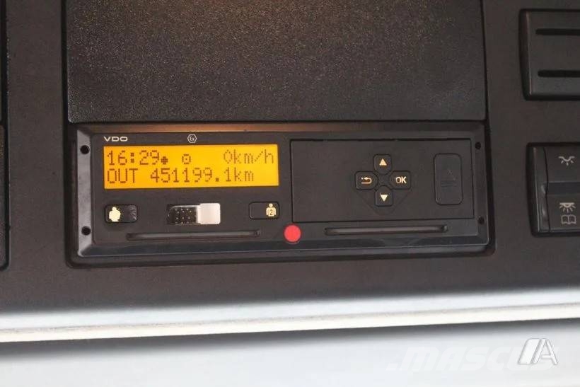 Mercedes-Benz Antos 1830 -FURGON– 007 Camiones con caja de remolque