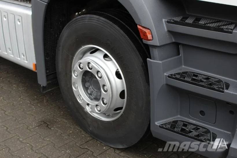 Mercedes-Benz Antos 1830 -FURGON– 007 Camiones con caja de remolque