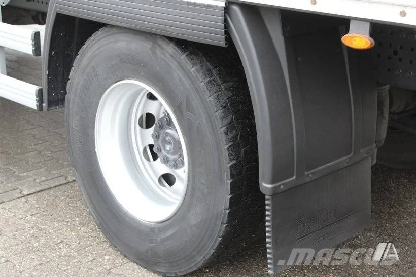 Mercedes-Benz Antos 1830 -FURGON– 007 Camiones con caja de remolque