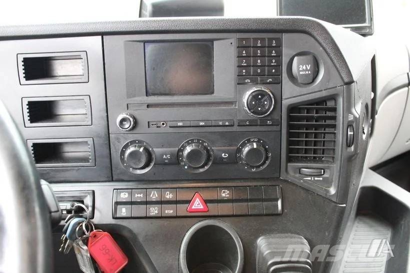 Mercedes-Benz Antos 1830 -FURGON– 007 Camiones con caja de remolque