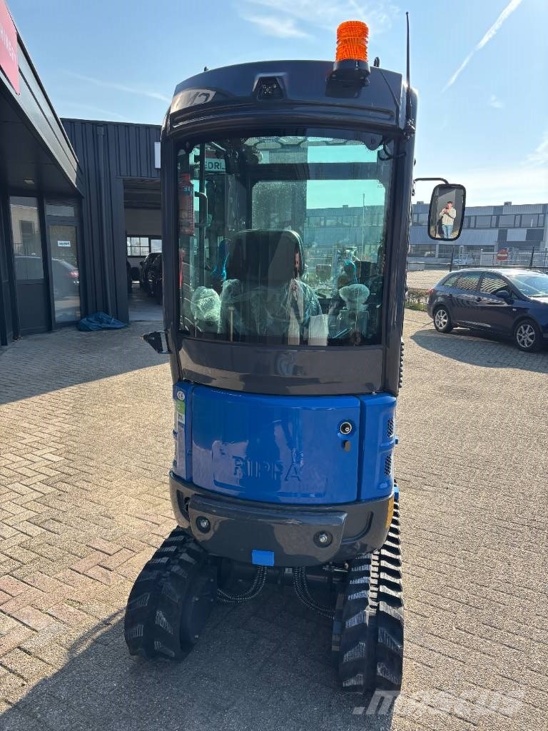 Rippa R18 Pro met Cabine Miniexcavadoras