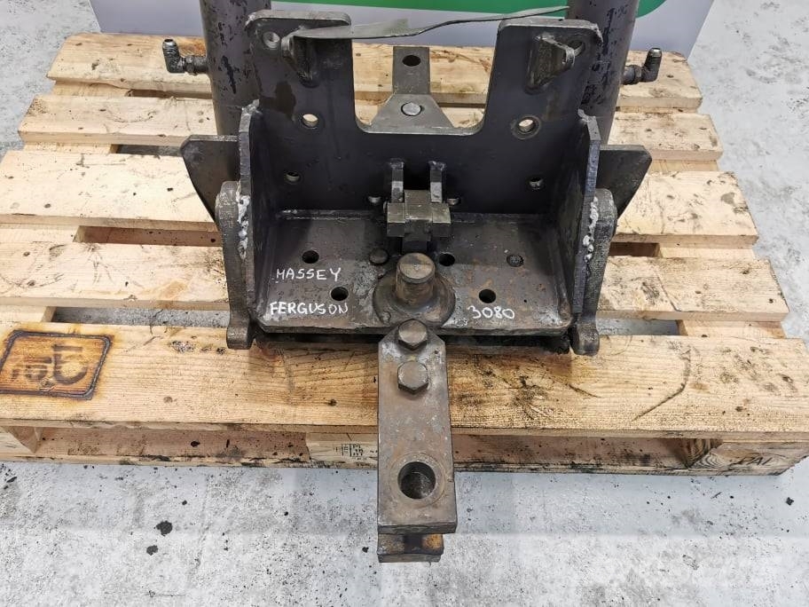 Massey Ferguson 3080 lower hitch Rama i zawieszenie