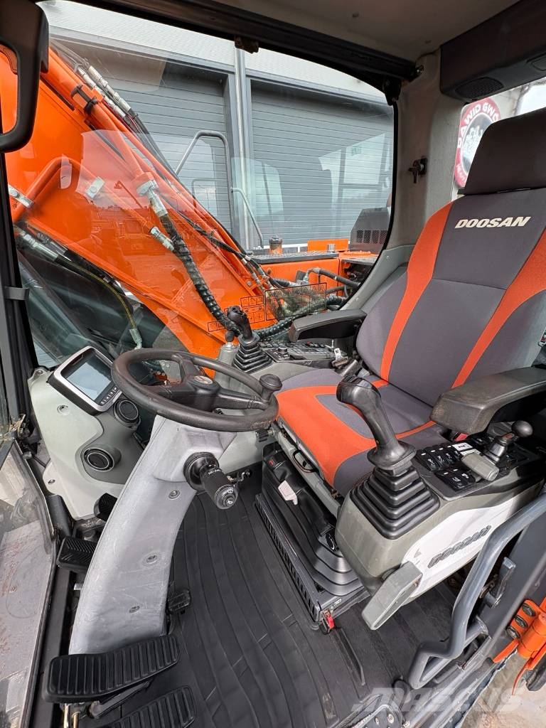 Doosan DX 210 W-5 Колёсные экскаваторы