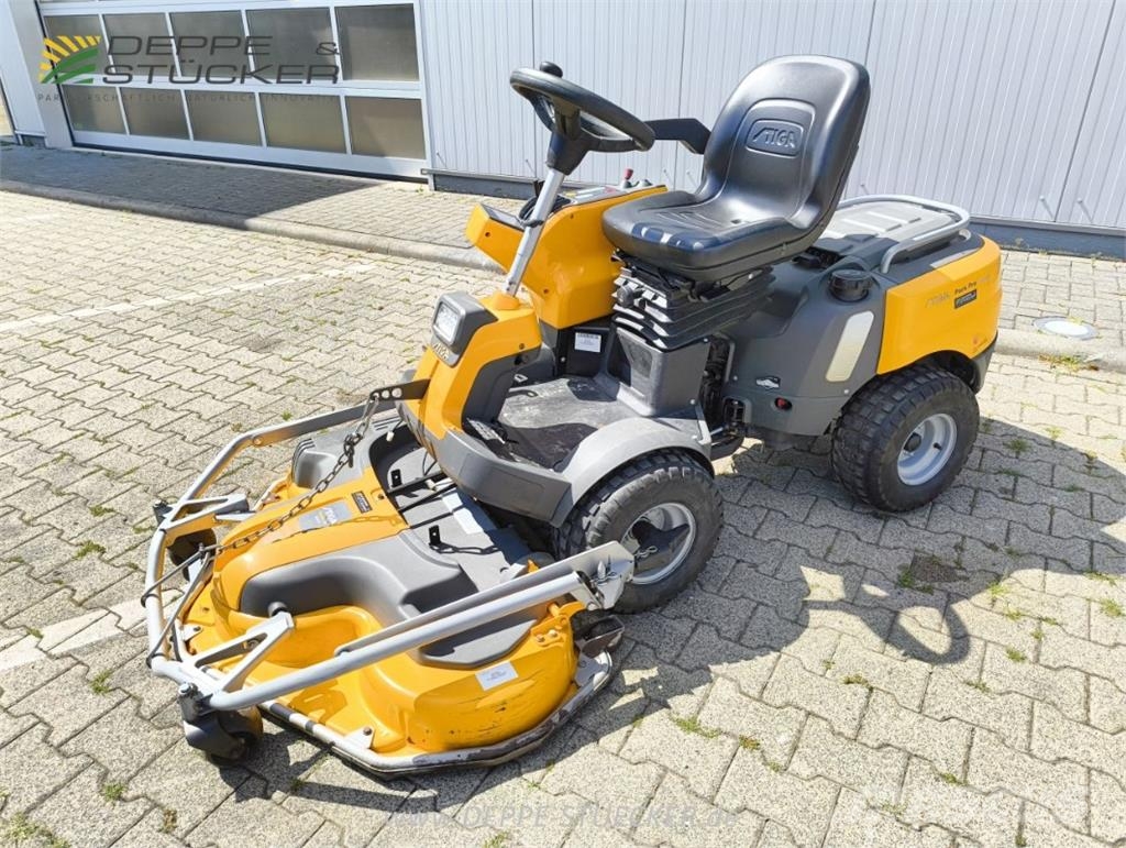 Stiga Park Pro 740 IQX mit Mulcher/Vertikutierer Sonstige Landmaschinen