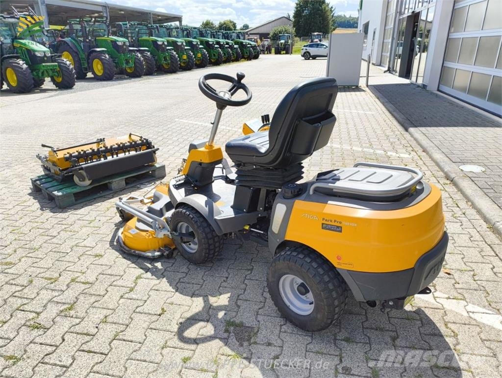 Stiga Park Pro 740 IQX mit Mulcher/Vertikutierer Sonstige Landmaschinen