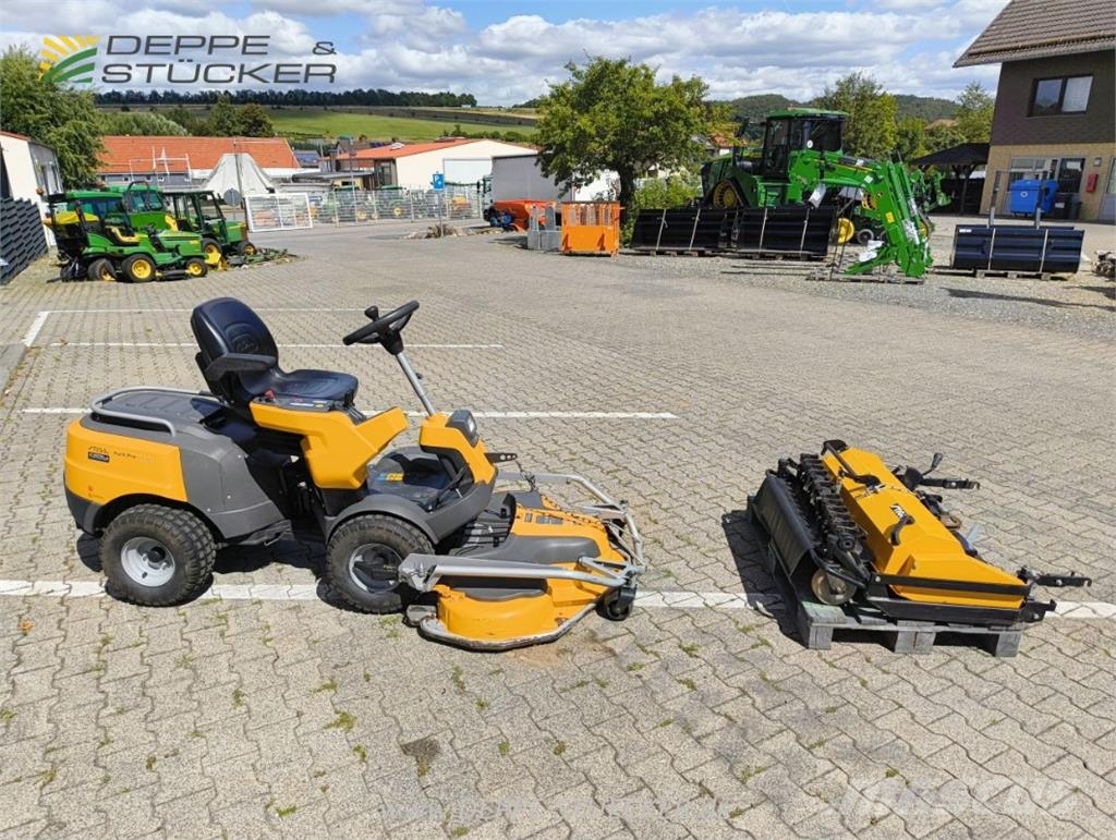 Stiga Park Pro 740 IQX mit Mulcher/Vertikutierer Sonstige Landmaschinen