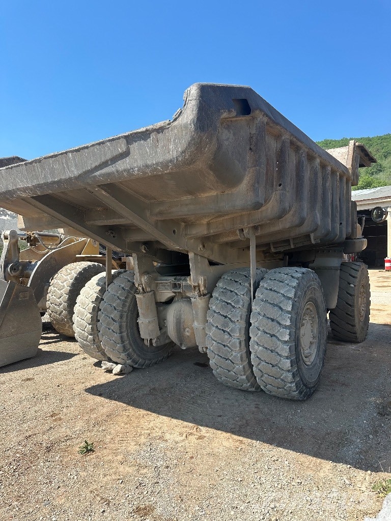 CAT 769 B عربات نقل قلابة للمواقع