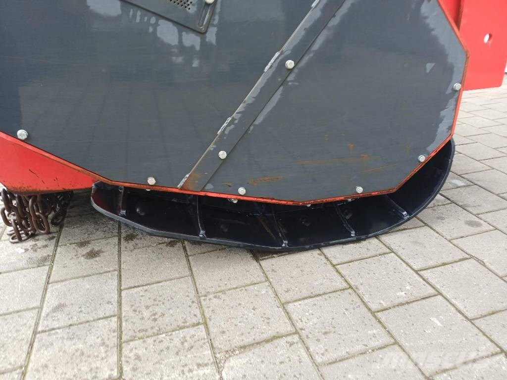 PRINOTH AHWI FM900 Metsamultšerid