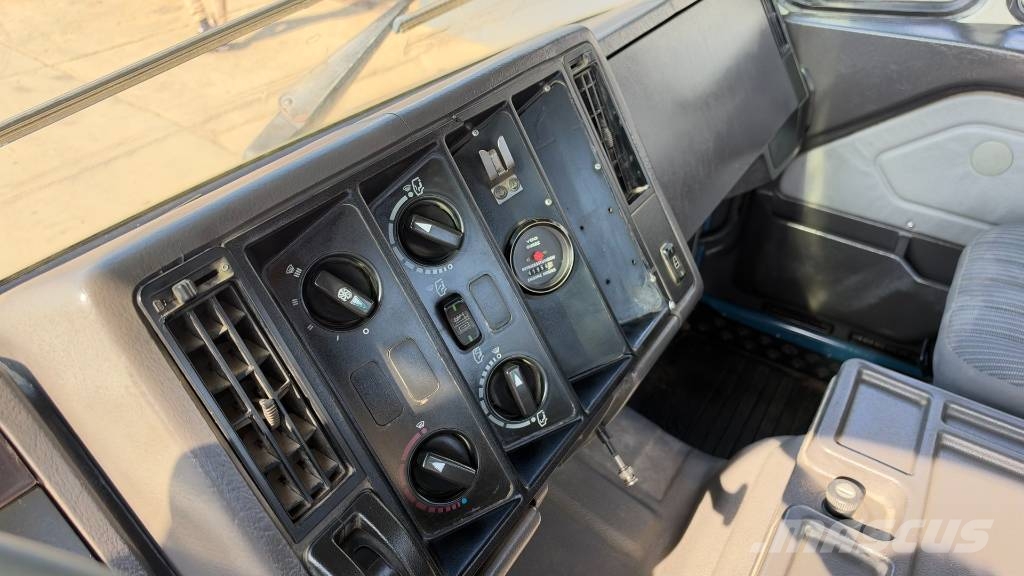 Mercedes-Benz SK 3535 8x4 chassis V8 big axle شاحنات بمقصورة وهيكل