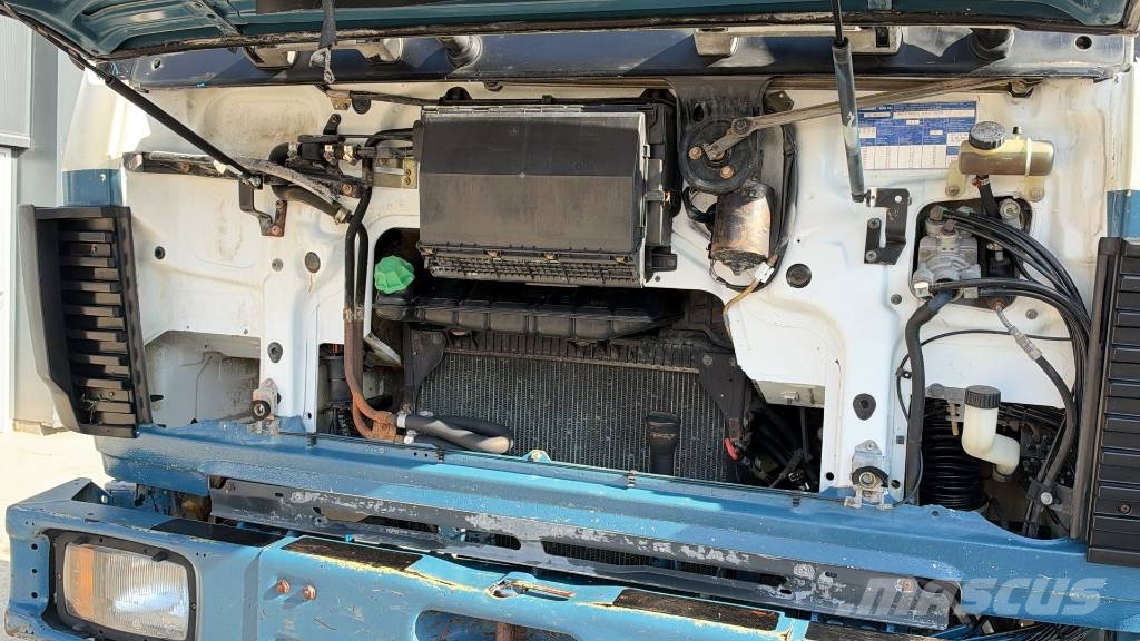 Mercedes-Benz SK 3535 8x4 chassis V8 big axle شاحنات بمقصورة وهيكل