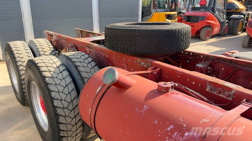 Mercedes-Benz SK 3535 8x4 chassis V8 big axle شاحنات بمقصورة وهيكل
