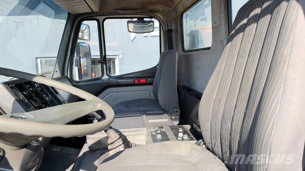 Mercedes-Benz SK 3535 8x4 chassis V8 big axle شاحنات بمقصورة وهيكل