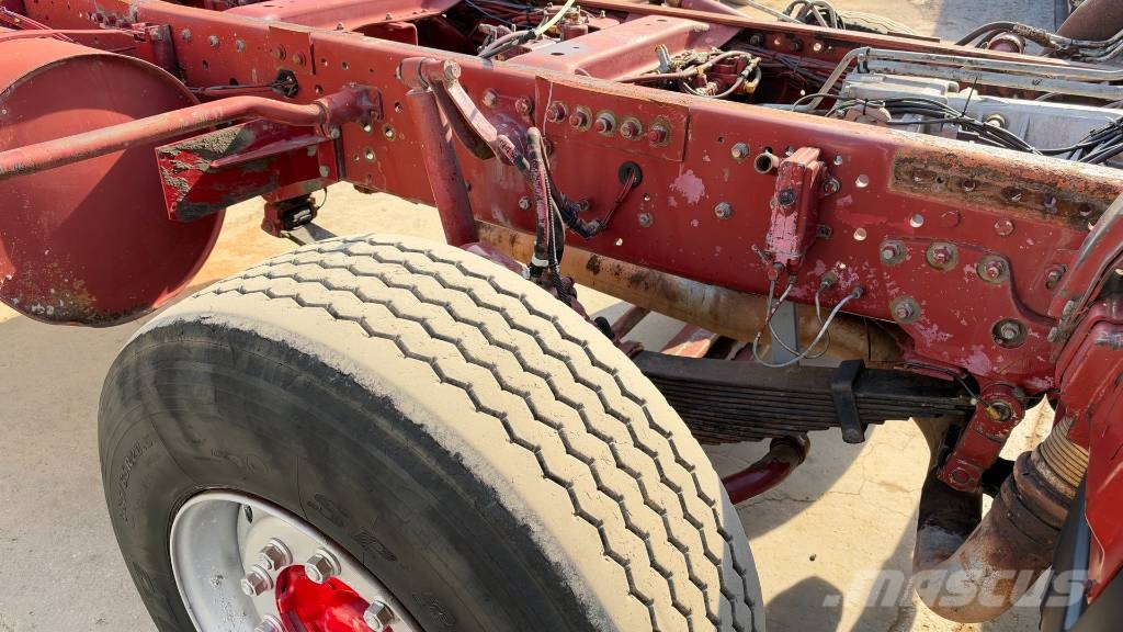 Mercedes-Benz SK 3535 8x4 chassis V8 big axle شاحنات بمقصورة وهيكل