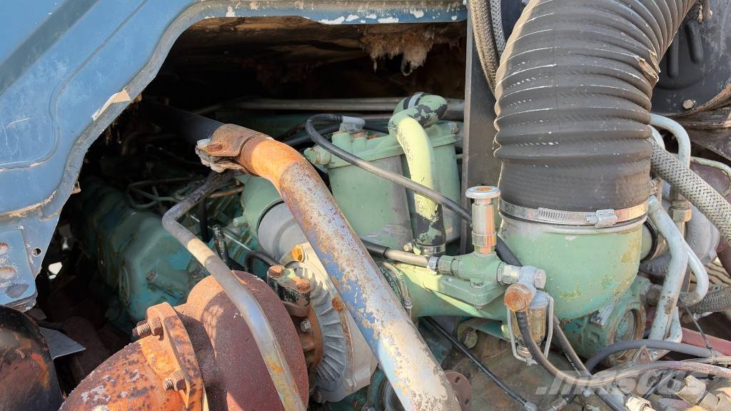 Mercedes-Benz SK 3535 8x4 chassis V8 big axle شاحنات بمقصورة وهيكل