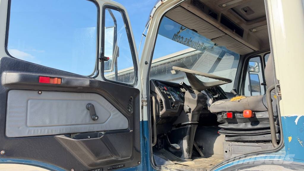 Mercedes-Benz SK 3535 8x4 chassis V8 big axle شاحنات بمقصورة وهيكل