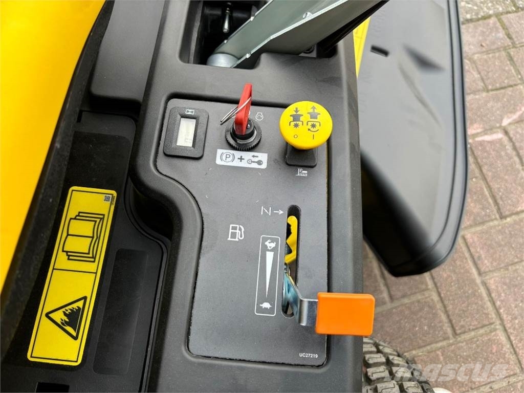 John Deere Z335E Nullwendekreismäher Žacie stroje