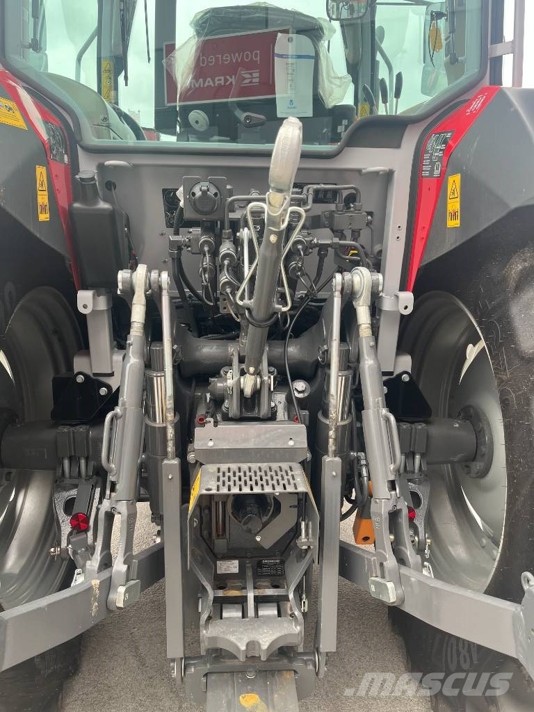 Massey Ferguson 5M.115 Tracteur