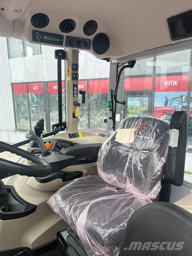 Massey Ferguson 5M.115 Tracteur