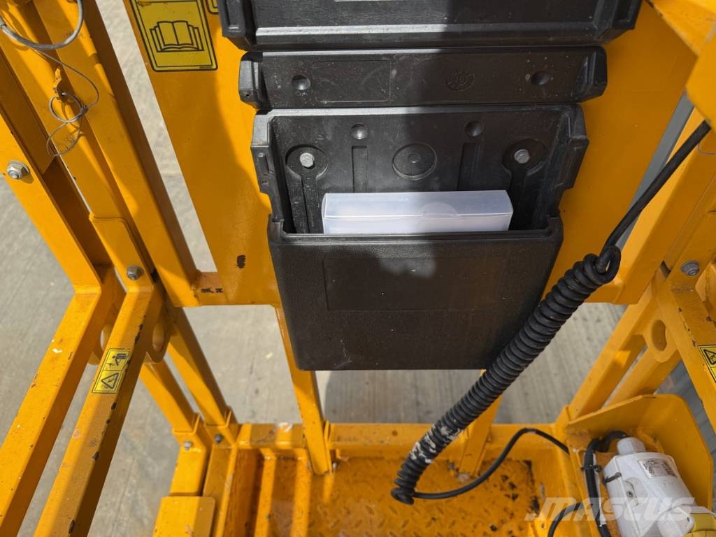 JCB S 1930 E Škarjaste dvižne ploščadi